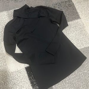 Long sleeve with turtle neck. Nike